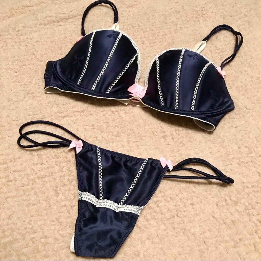 NWOT Victoria’s Secret bra and panty set